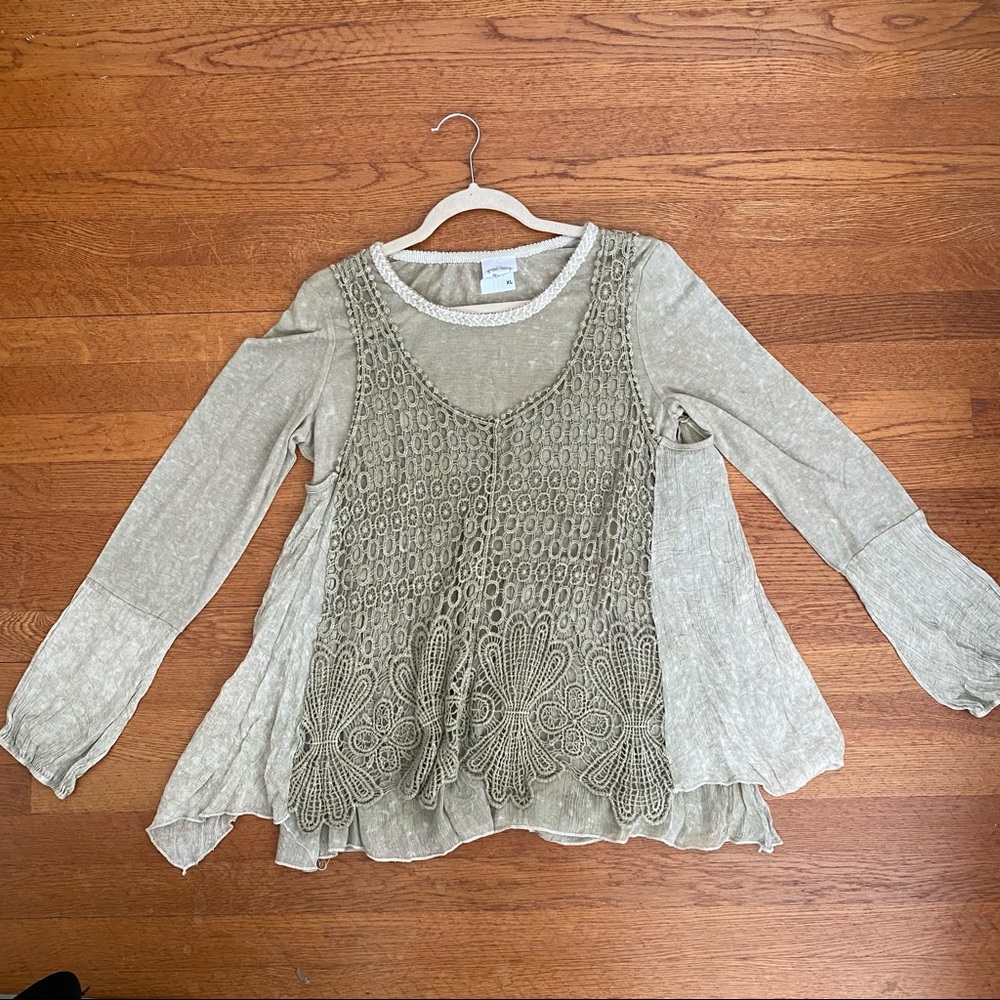 NEW Beautiful tan bohemian blouse🤎